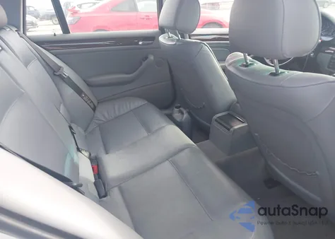 2003 BMW 325Xit z USA, uszkodzony, nr VIN WBAEP33423PF02649